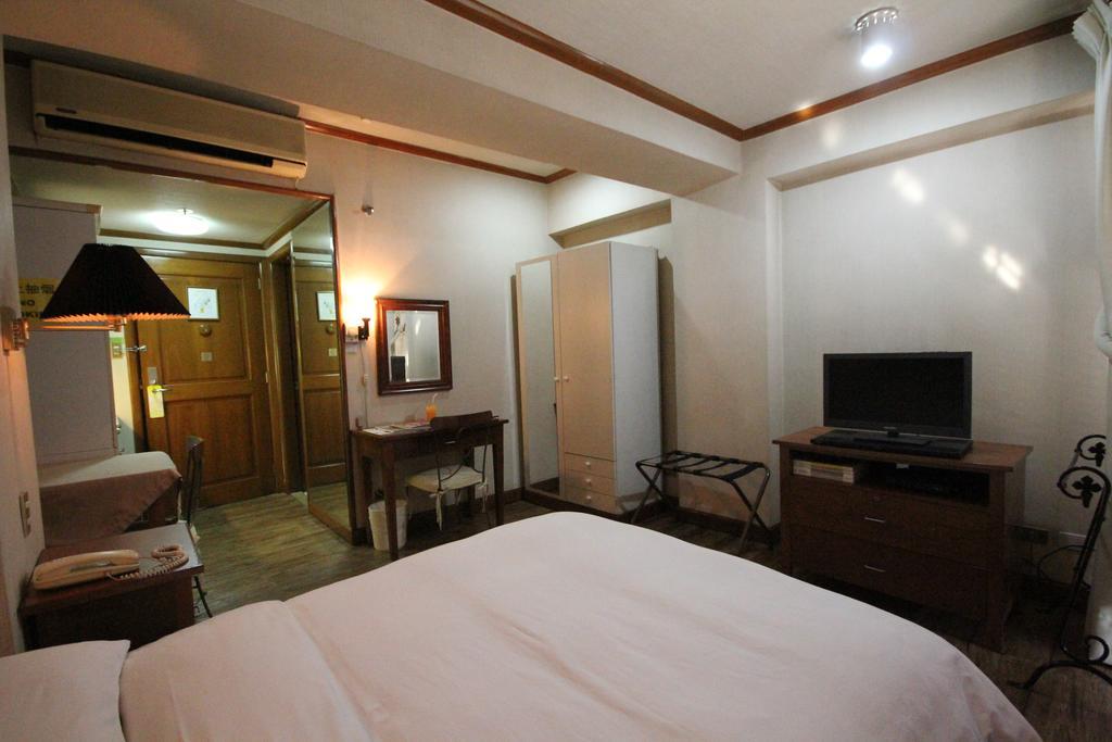 Ceo Suites Manila Exterior photo